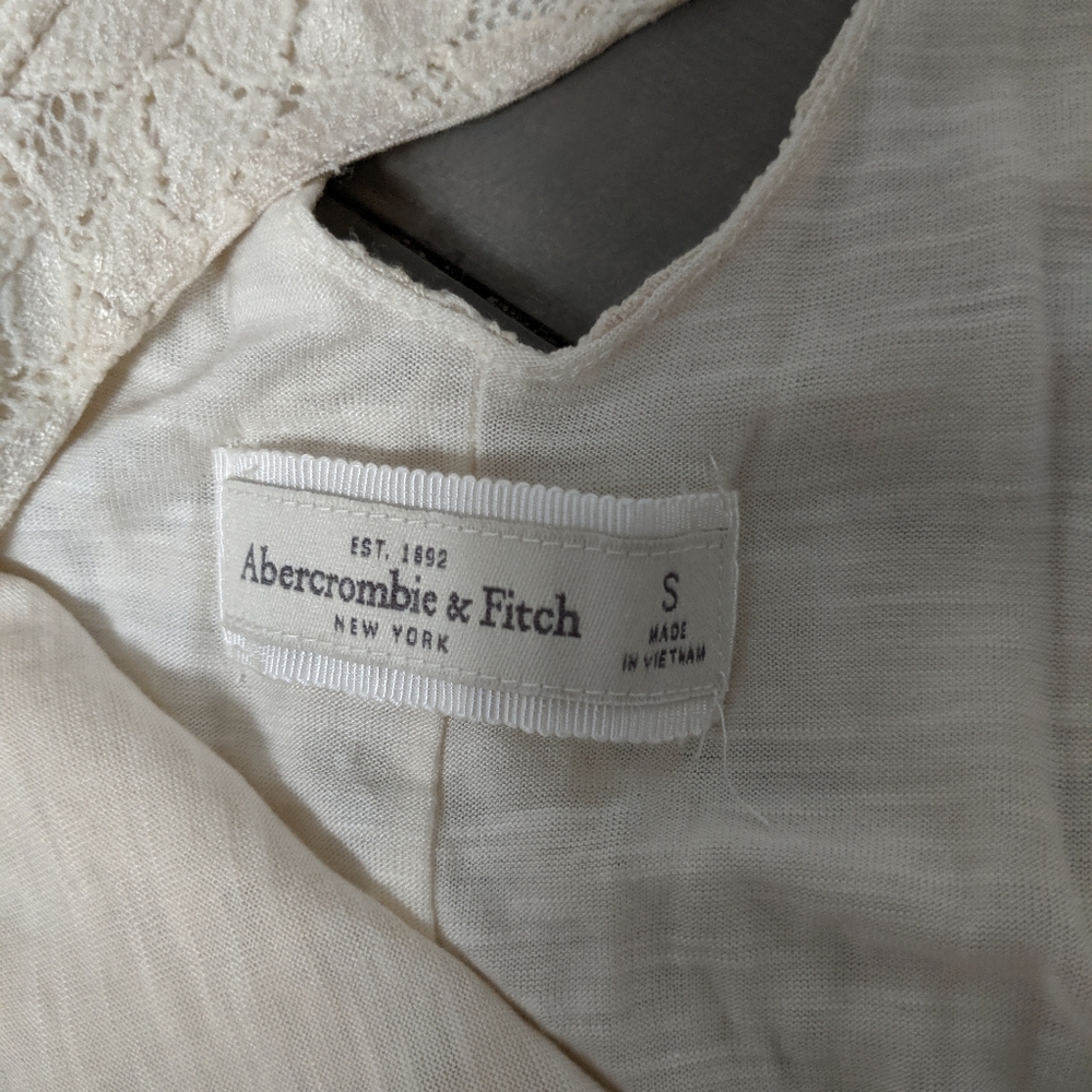 NWT Abercrombie & Fitch Cream Lace Racerback Top – Size S - Picture 3 of 4